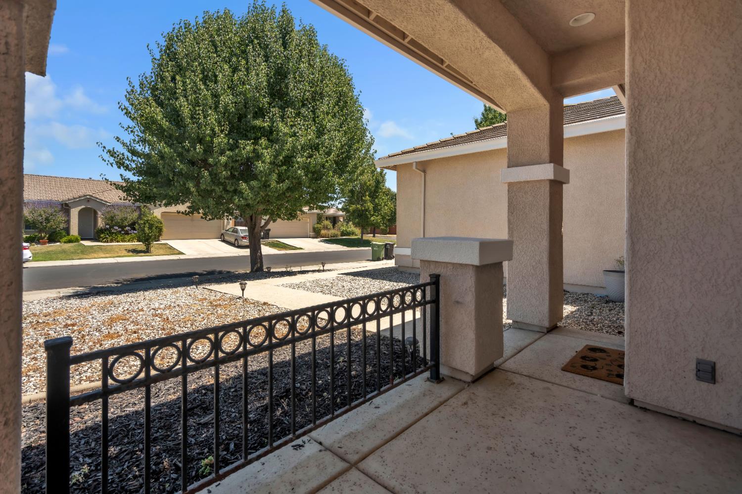 Detail Gallery Image 3 of 33 For 10451 Canadeo Cir, Elk Grove,  CA 95757 - 3 Beds | 2 Baths