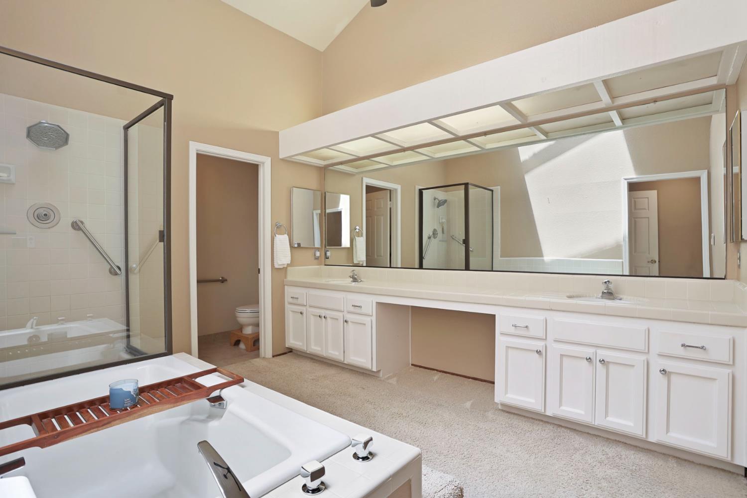 Detail Gallery Image 17 of 42 For 9105 Westcliff Ln, Fair Oaks,  CA 95628 - 3 Beds | 2/1 Baths