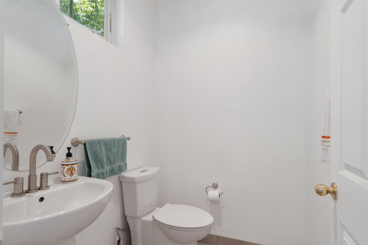 Detail Gallery Image 16 of 18 For 1086 Azalea Ln, Concord,  CA 94520 - 4 Beds | 2/1 Baths