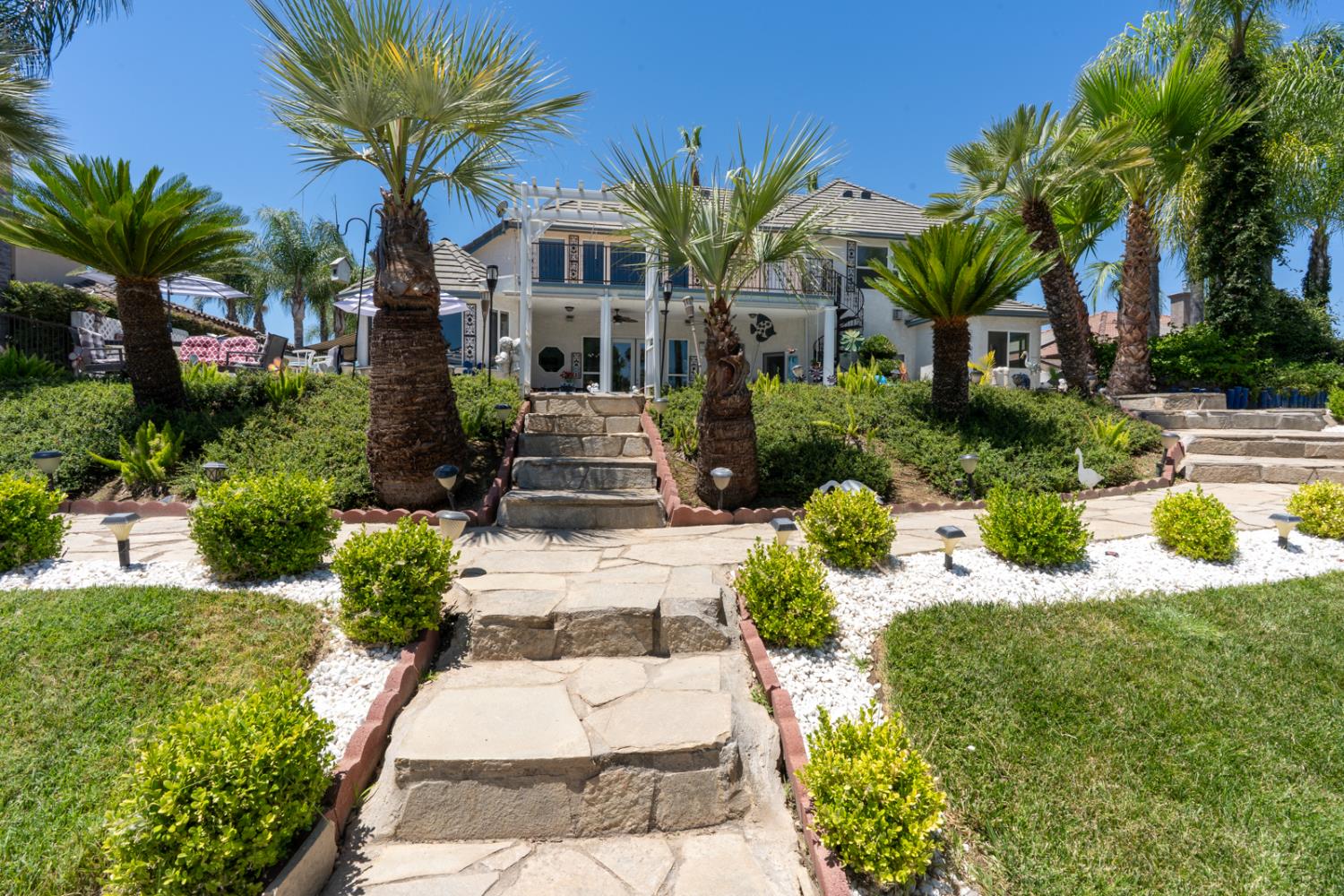 Detail Gallery Image 2 of 96 For 6663 Desert Springs St, Chowchilla,  CA 93610 - 5 Beds | 4 Baths