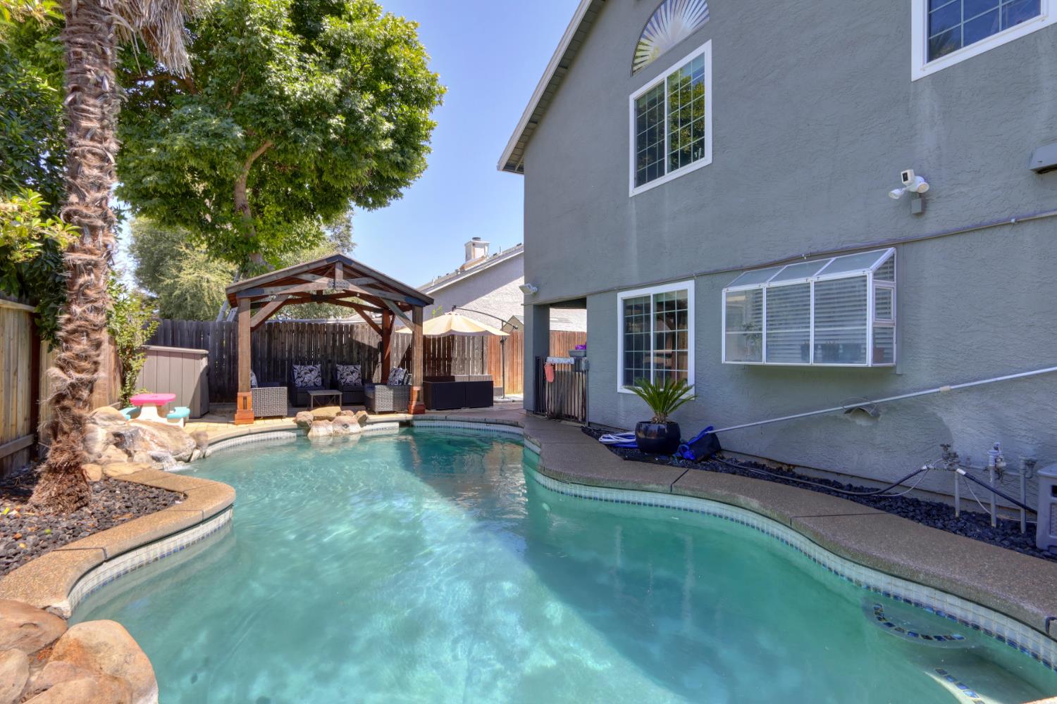 Detail Gallery Image 36 of 37 For 8916 Hollowstone Way, Sacramento,  CA 95828 - 4 Beds | 4 Baths