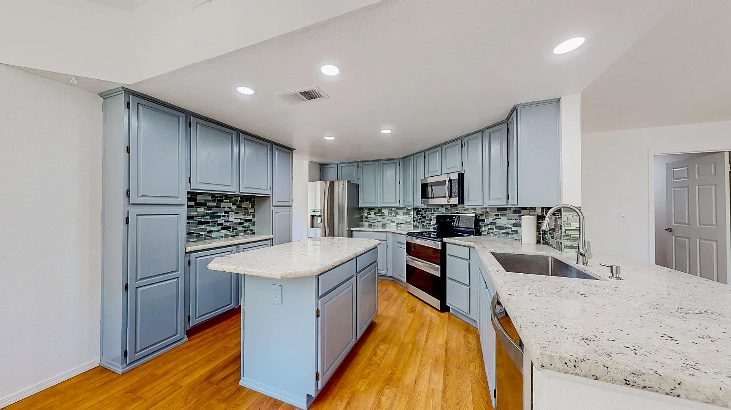 Detail Gallery Image 11 of 43 For 4184 Horizon Ct, Turlock,  CA 95382 - 4 Beds | 3 Baths