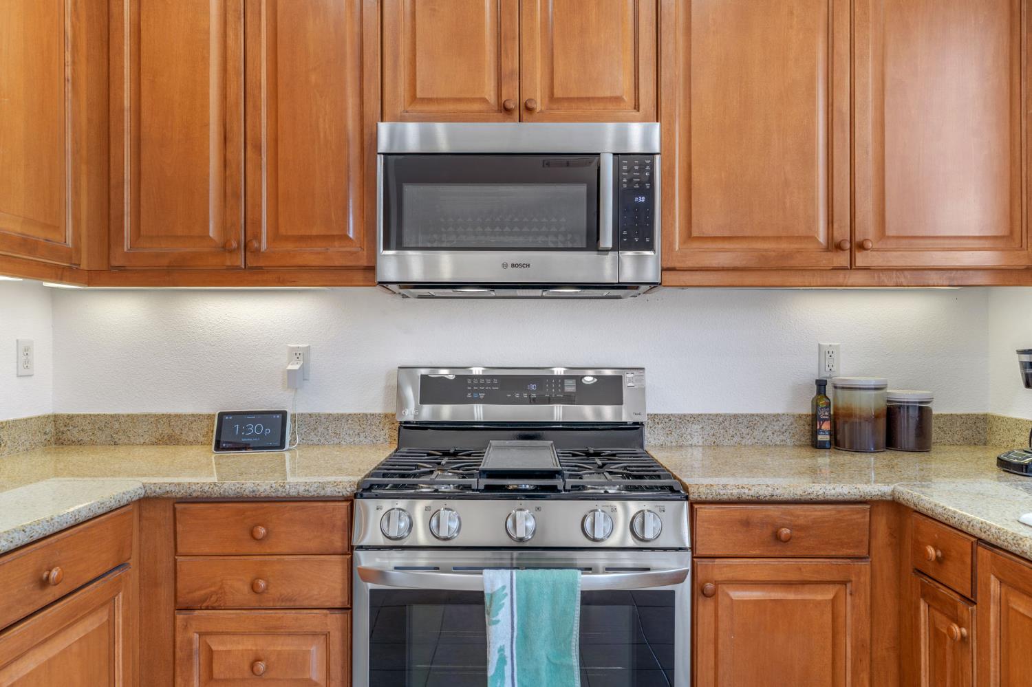 Detail Gallery Image 8 of 18 For 1086 Azalea Ln, Concord,  CA 94520 - 4 Beds | 2/1 Baths