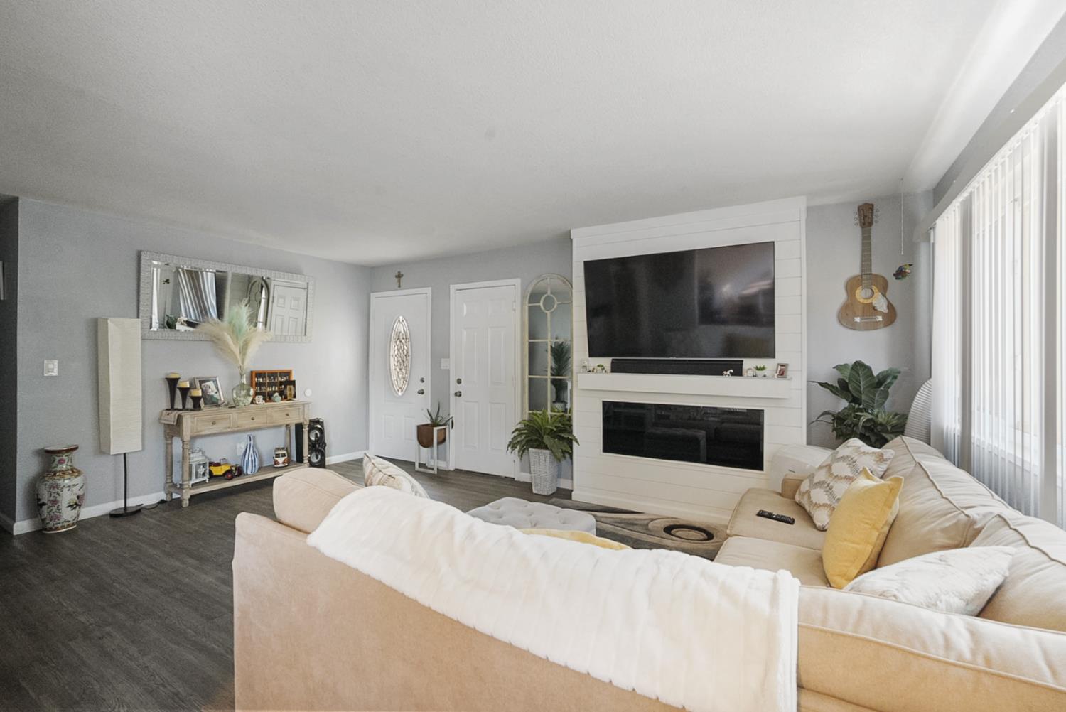 Detail Gallery Image 6 of 23 For 301 S Emerald Ave, Modesto,  CA 95351 - 3 Beds | 2 Baths