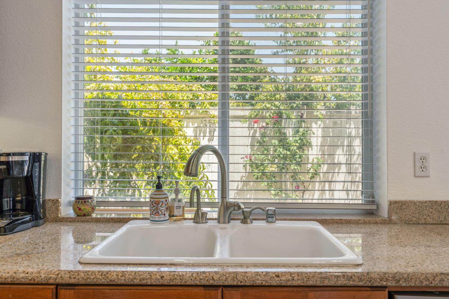 Detail Gallery Image 9 of 18 For 1086 Azalea Ln, Concord,  CA 94520 - 4 Beds | 2/1 Baths