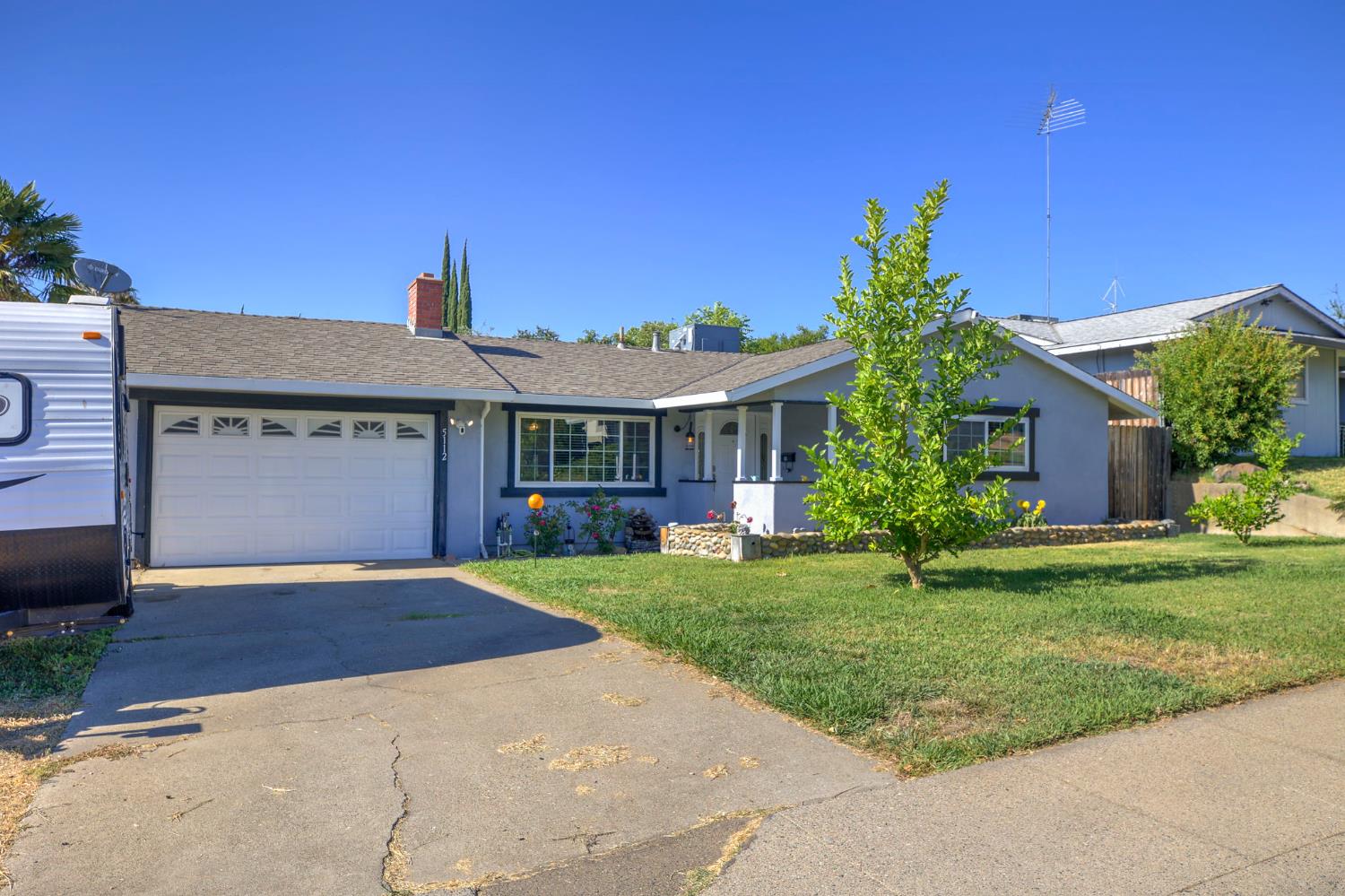 Detail Gallery Image 2 of 29 For 5112 Rabeneck Way, Fair Oaks,  CA 95628 - 3 Beds | 1 Baths