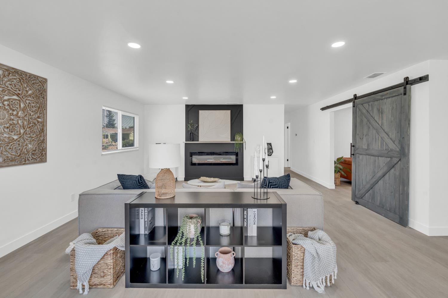 Detail Gallery Image 8 of 66 For 9184 Brian Ct, Sacramento,  CA 95826 - 3 Beds | 2 Baths