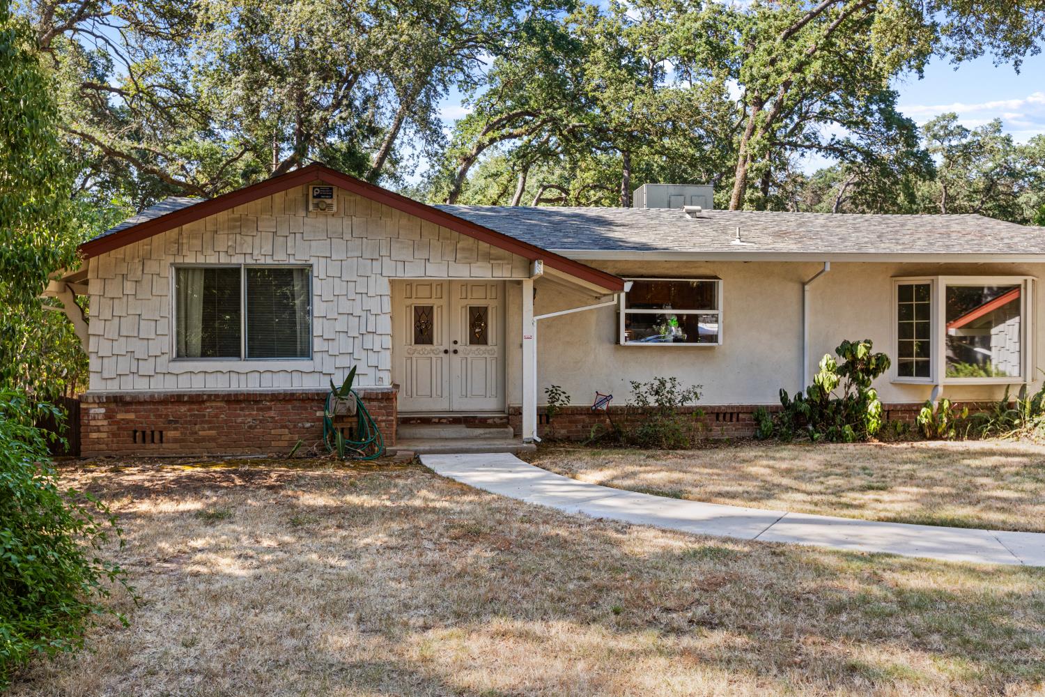 Detail Gallery Image 2 of 56 For 5946 Muldrow Rd, Carmichael,  CA 95608 - 3 Beds | 2 Baths