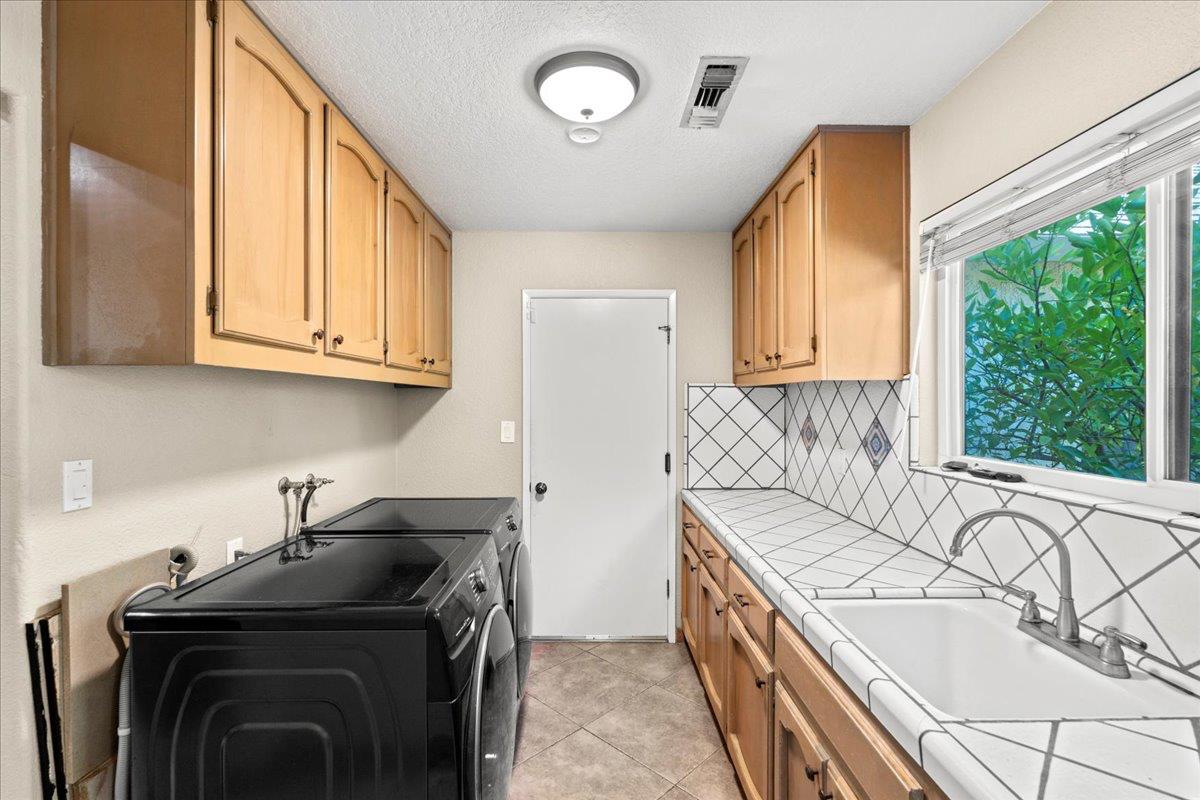 Detail Gallery Image 23 of 34 For 1300 Grover Dr, Modesto,  CA 95351 - 3 Beds | 2/1 Baths
