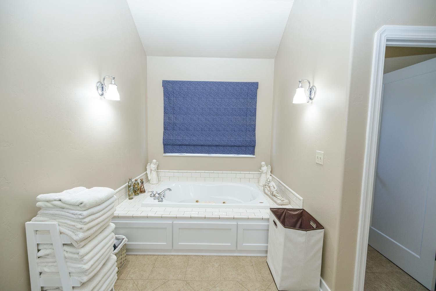 Detail Gallery Image 28 of 56 For 1009 Sycamore Ave, Modesto,  CA 95350 - 3 Beds | 2/1 Baths