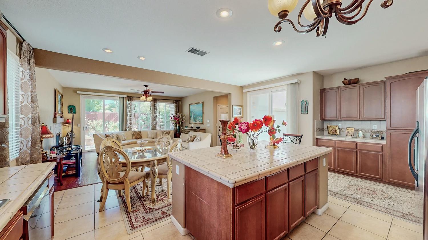 Detail Gallery Image 12 of 37 For 4138 Enclave Dr, Turlock,  CA 95382 - 4 Beds | 2/1 Baths