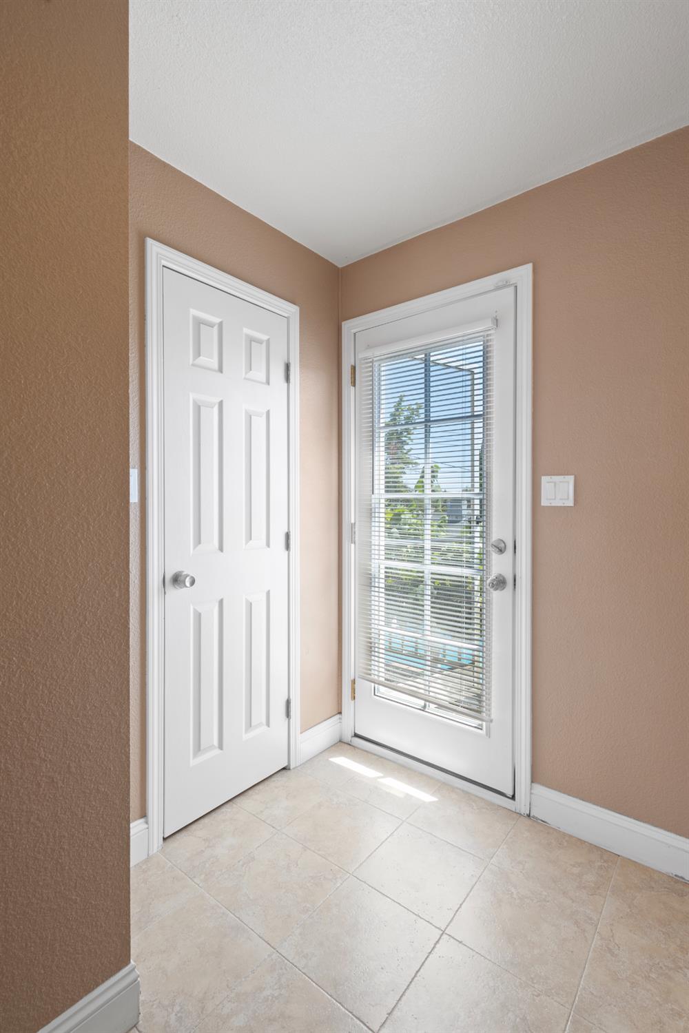 Detail Gallery Image 42 of 64 For 6732 Bismarck Dr, North Highlands,  CA 95660 - 5 Beds | 2/1 Baths