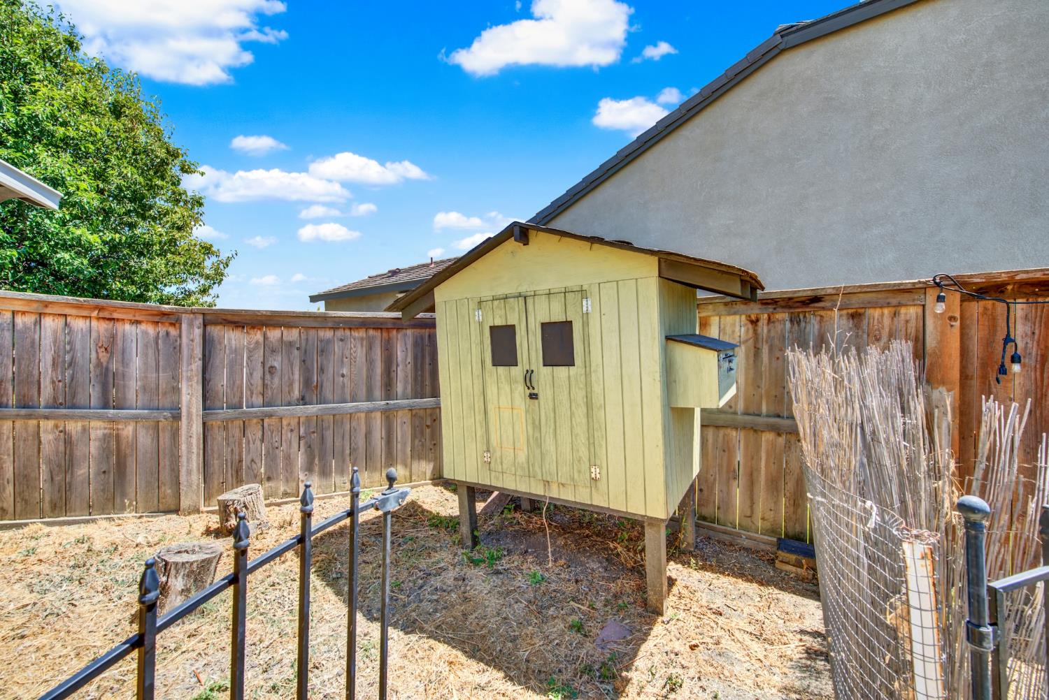 Detail Gallery Image 64 of 72 For 2200 Russell Cir, Woodland,  CA 95776 - 3 Beds | 2/1 Baths