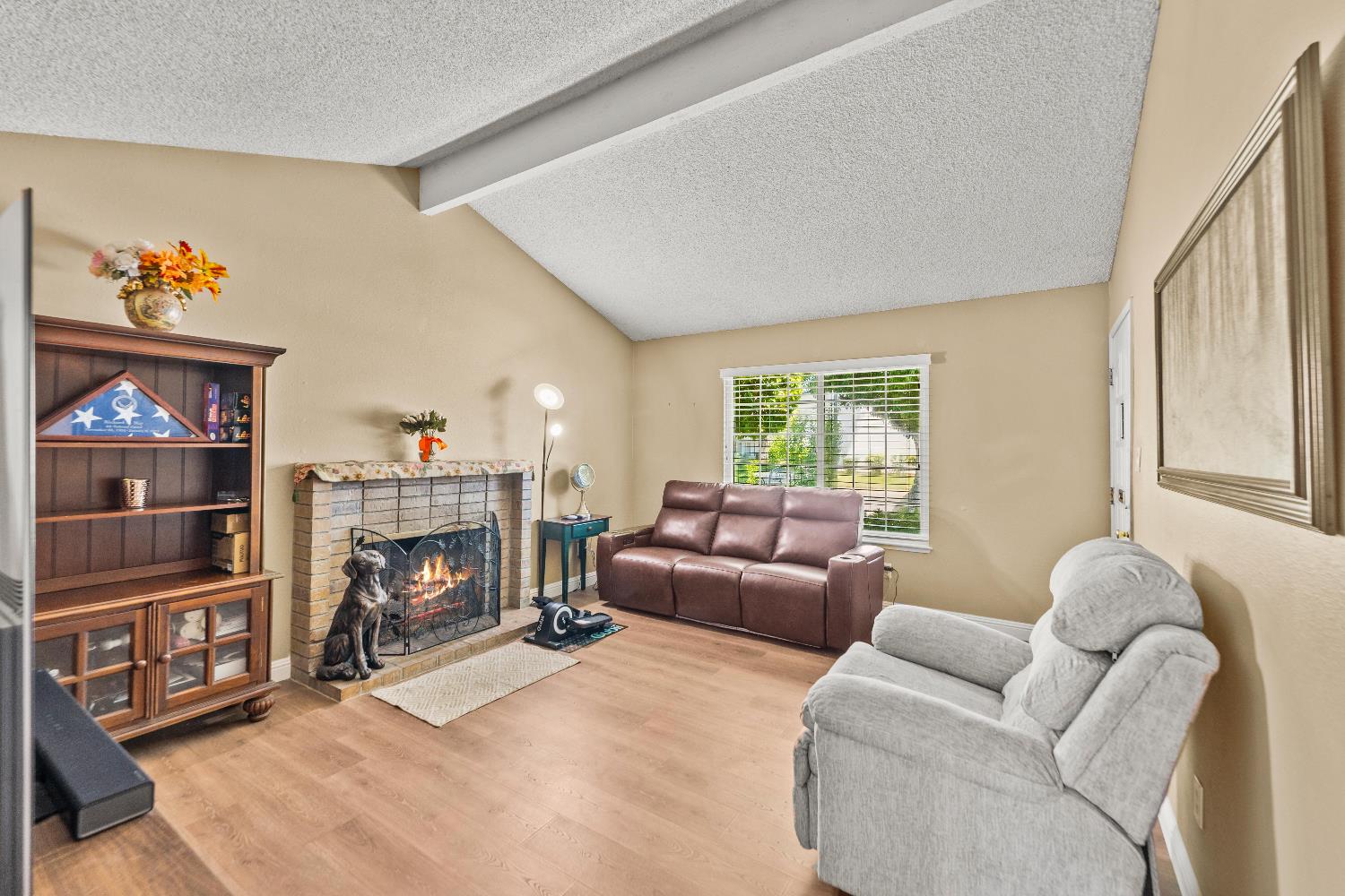 Detail Gallery Image 7 of 39 For 8852 Salmon Falls Dr, Sacramento,  CA 95826 - 3 Beds | 2 Baths