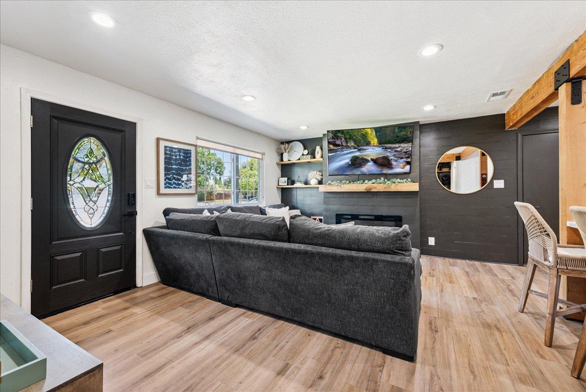 Detail Gallery Image 4 of 52 For 3428 Colvin Dr, Loomis,  CA 95650 - 4 Beds | 3 Baths