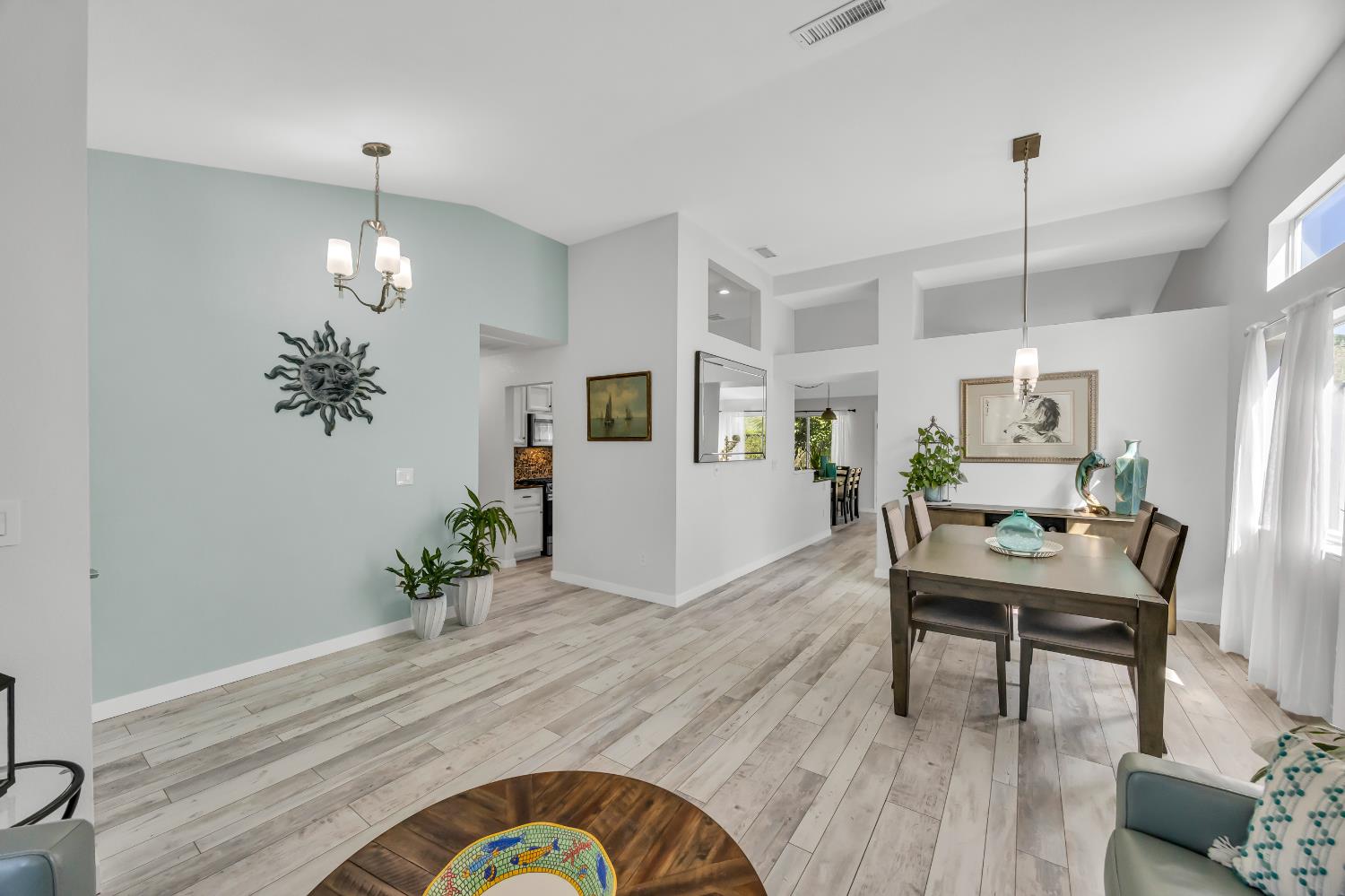 Detail Gallery Image 10 of 57 For 5112 Charter Ct, Rocklin,  CA 95765 - 4 Beds | 2 Baths