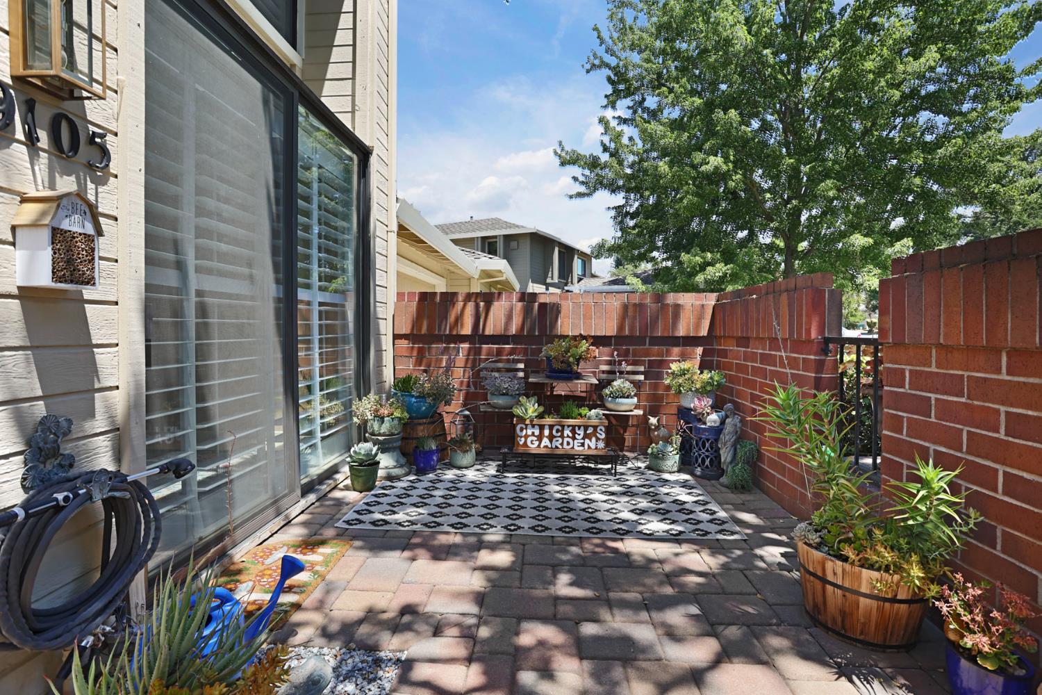 Detail Gallery Image 3 of 42 For 9105 Westcliff Ln, Fair Oaks,  CA 95628 - 3 Beds | 2/1 Baths