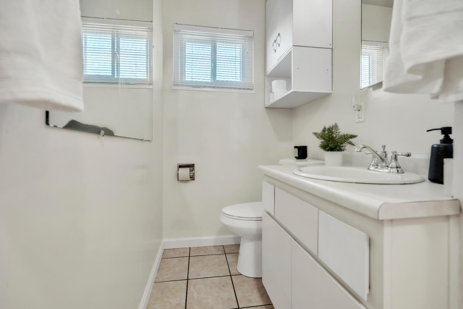 Detail Gallery Image 14 of 33 For 8888 Tahiti Ct, Orangevale,  CA 95662 - 4 Beds | 2 Baths