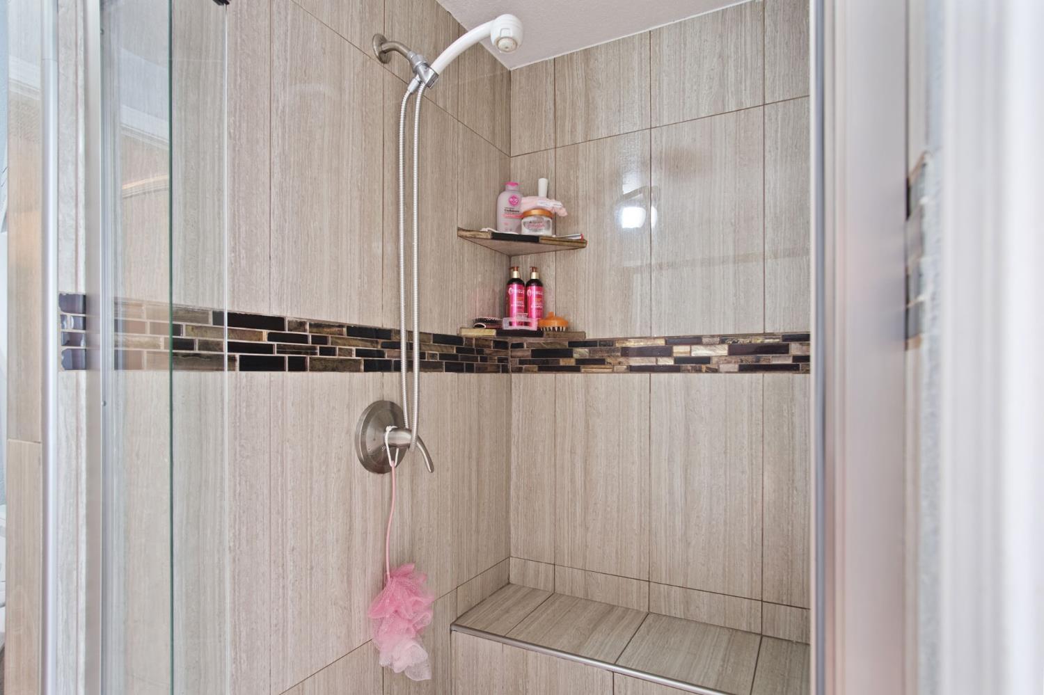 Detail Gallery Image 15 of 39 For 3009 Glen Grove Ct, Ceres,  CA 95307 - 5 Beds | 3 Baths
