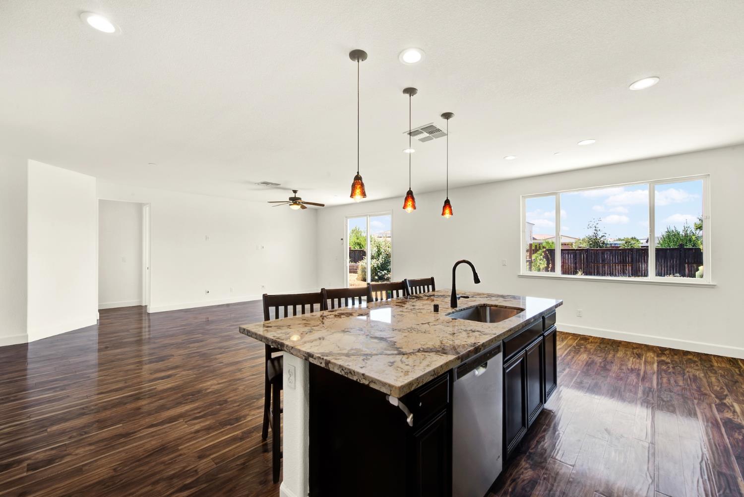 Detail Gallery Image 31 of 72 For 2200 Russell Cir, Woodland,  CA 95776 - 3 Beds | 2/1 Baths