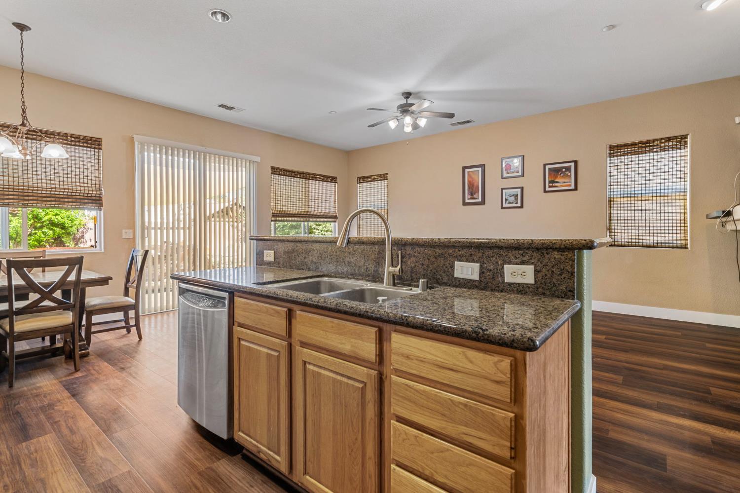 Detail Gallery Image 12 of 33 For 444 Sparrow Dr, Galt,  CA 95632 - 4 Beds | 2 Baths