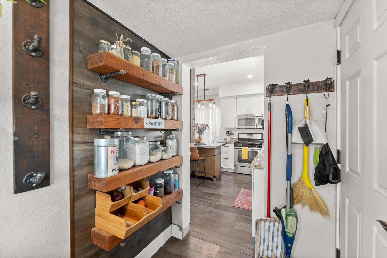 Detail Gallery Image 34 of 63 For 3641 5th Ave, Sacramento,  CA 95817 - 3 Beds | 1/1 Baths