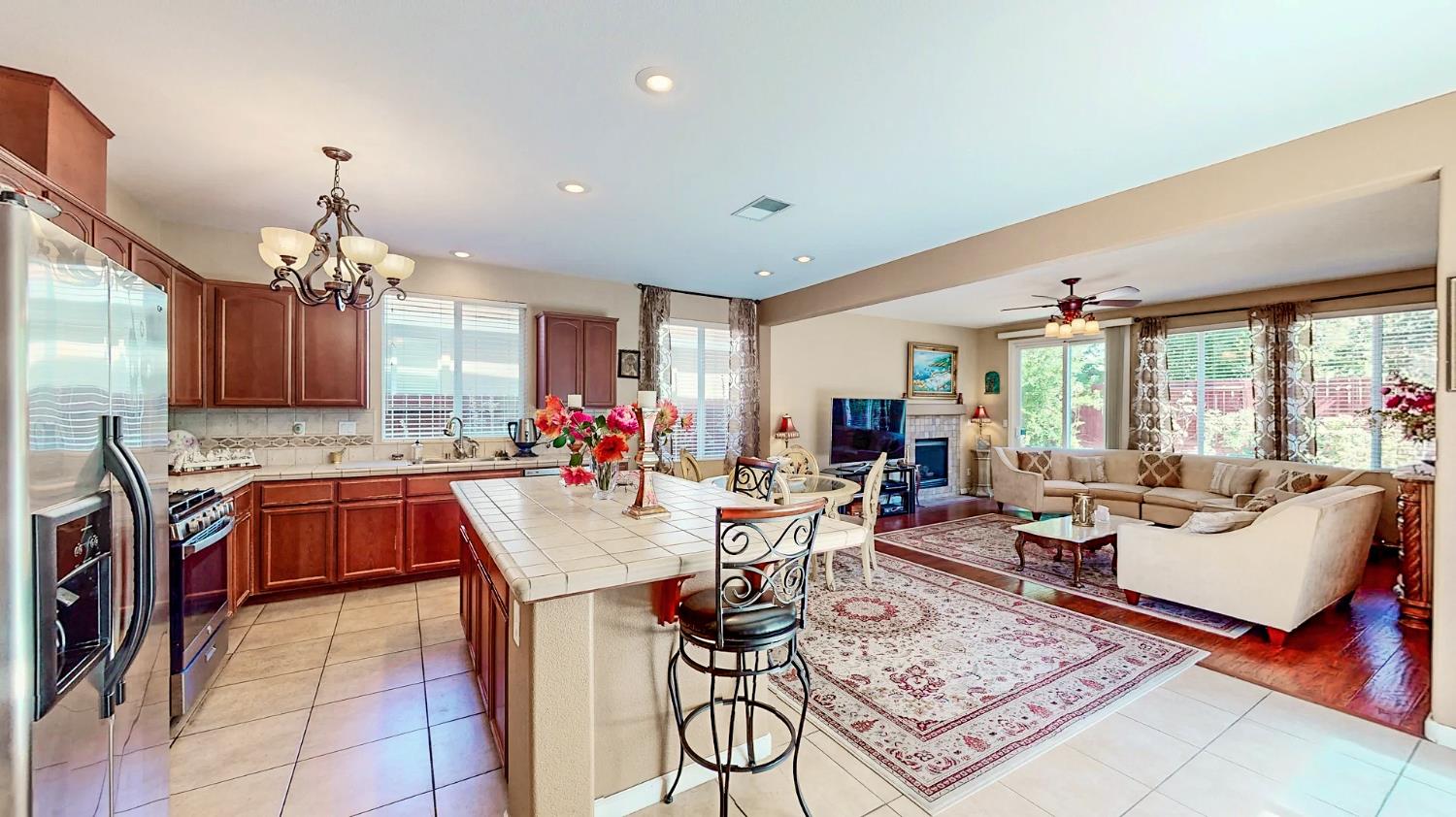 Detail Gallery Image 8 of 37 For 4138 Enclave Dr, Turlock,  CA 95382 - 4 Beds | 2/1 Baths