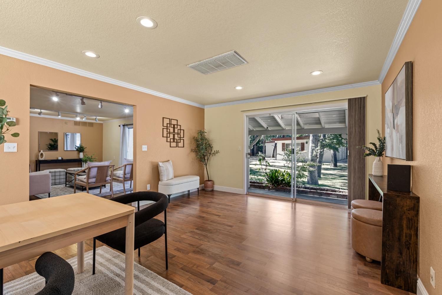 Detail Gallery Image 13 of 56 For 5946 Muldrow Rd, Carmichael,  CA 95608 - 3 Beds | 2 Baths