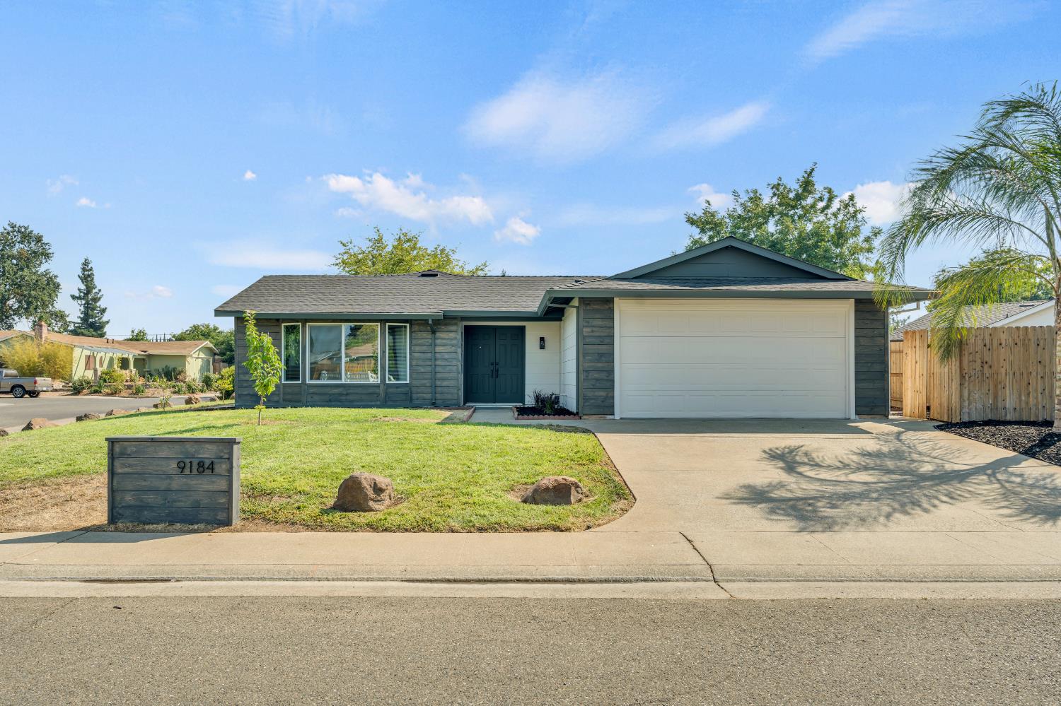 Detail Gallery Image 1 of 66 For 9184 Brian Ct, Sacramento,  CA 95826 - 3 Beds | 2 Baths