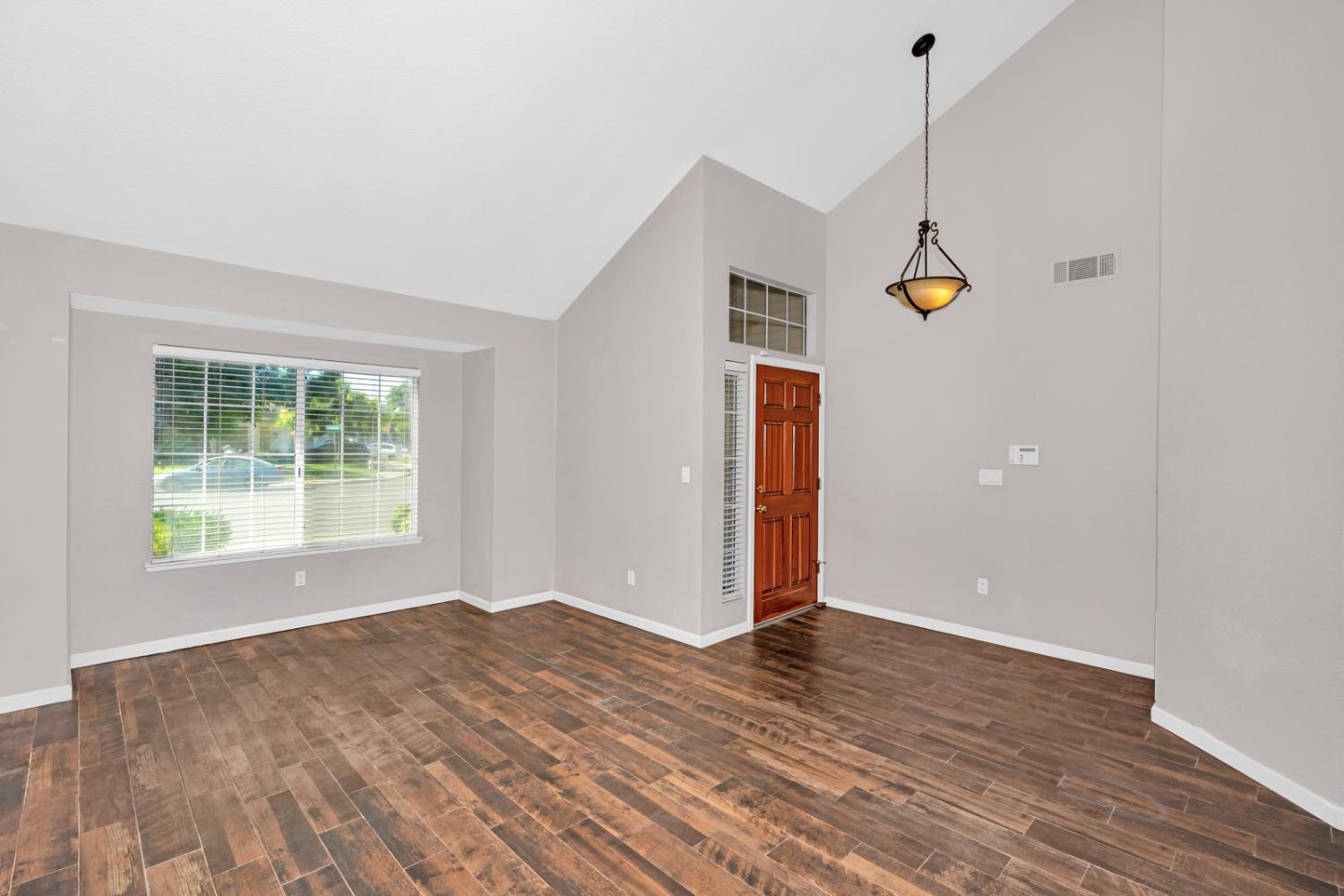 Detail Gallery Image 10 of 58 For 92 Tangelo St, Los Banos,  CA 93635 - 3 Beds | 2/1 Baths