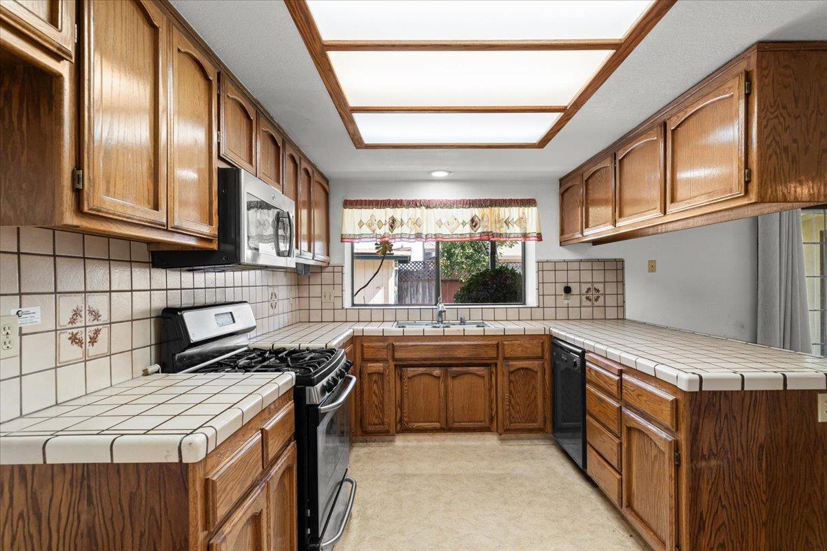 Detail Gallery Image 12 of 48 For 1817 Sauvignon Dr, Modesto,  CA 95351 - 3 Beds | 2 Baths