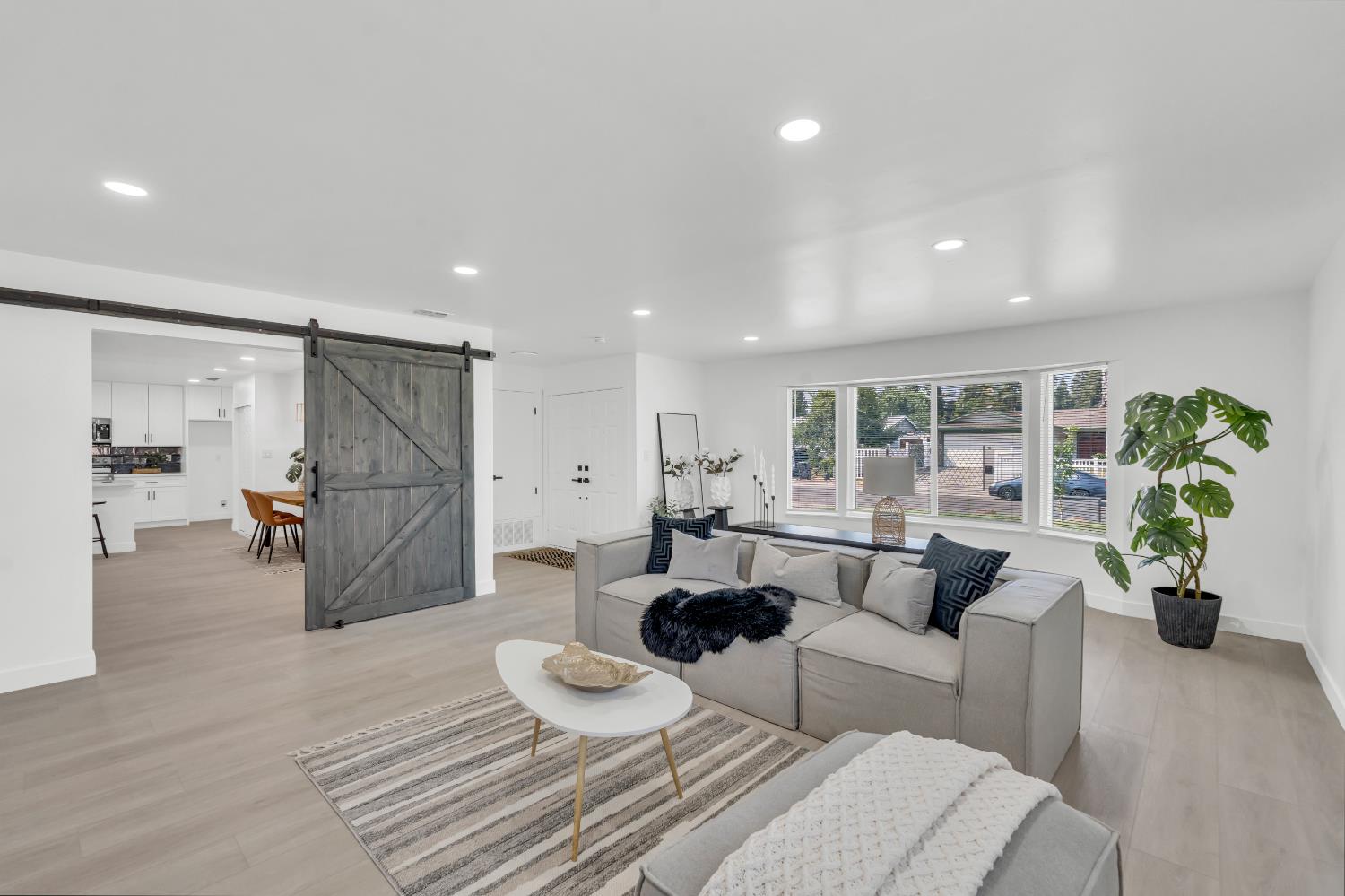 Detail Gallery Image 10 of 66 For 9184 Brian Ct, Sacramento,  CA 95826 - 3 Beds | 2 Baths