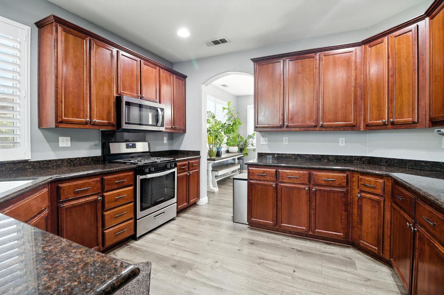 Detail Gallery Image 6 of 31 For 5507 Goldseive Dr, Riverbank,  CA 95367 - 4 Beds | 3 Baths