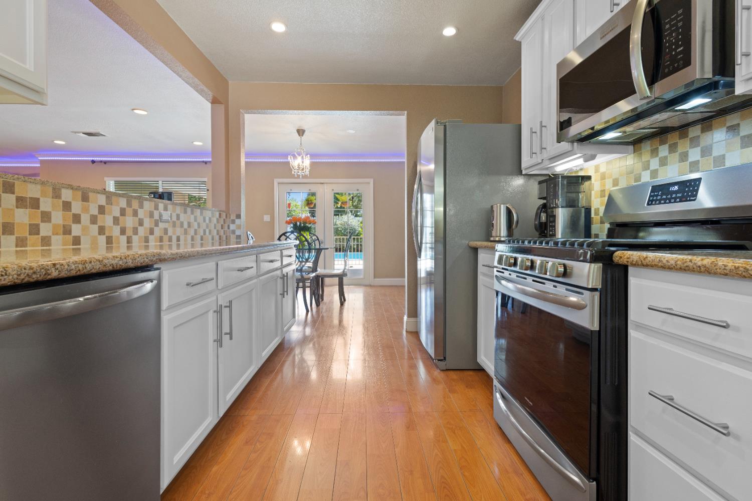 Detail Gallery Image 15 of 64 For 6732 Bismarck Dr, North Highlands,  CA 95660 - 5 Beds | 2/1 Baths