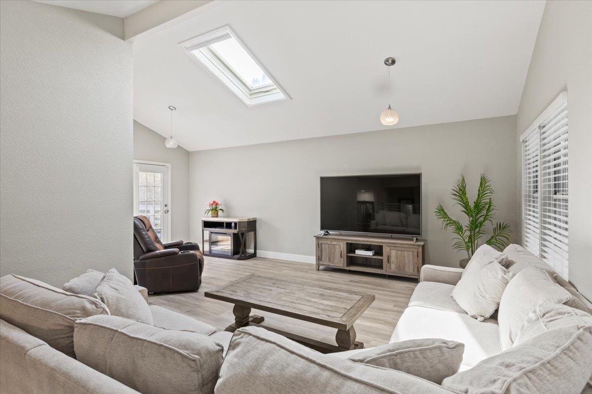 Detail Gallery Image 10 of 40 For 7821 Palmyra Dr, Fair Oaks,  CA 95628 - 3 Beds | 2 Baths