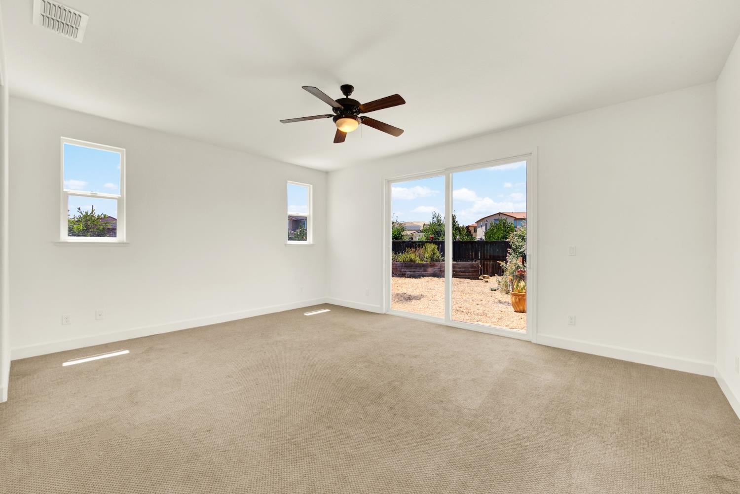 Detail Gallery Image 37 of 72 For 2200 Russell Cir, Woodland,  CA 95776 - 3 Beds | 2/1 Baths