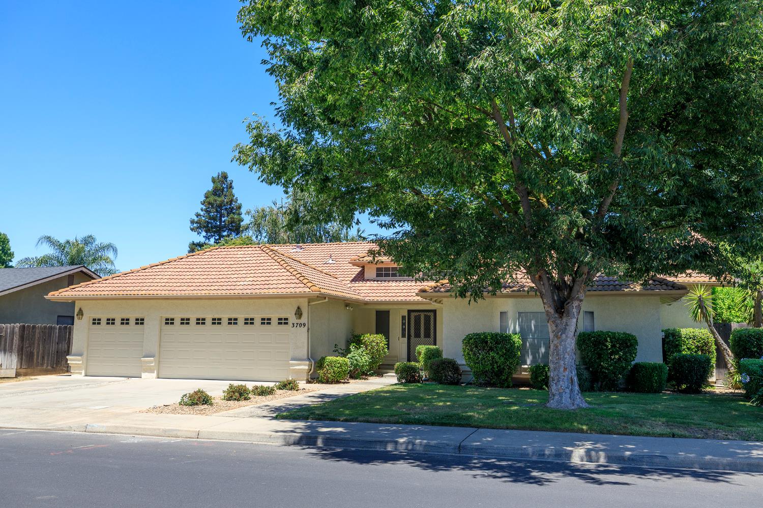Detail Gallery Image 2 of 70 For 3709 Springcreek Dr, Modesto,  CA 95355 - 3 Beds | 2/1 Baths