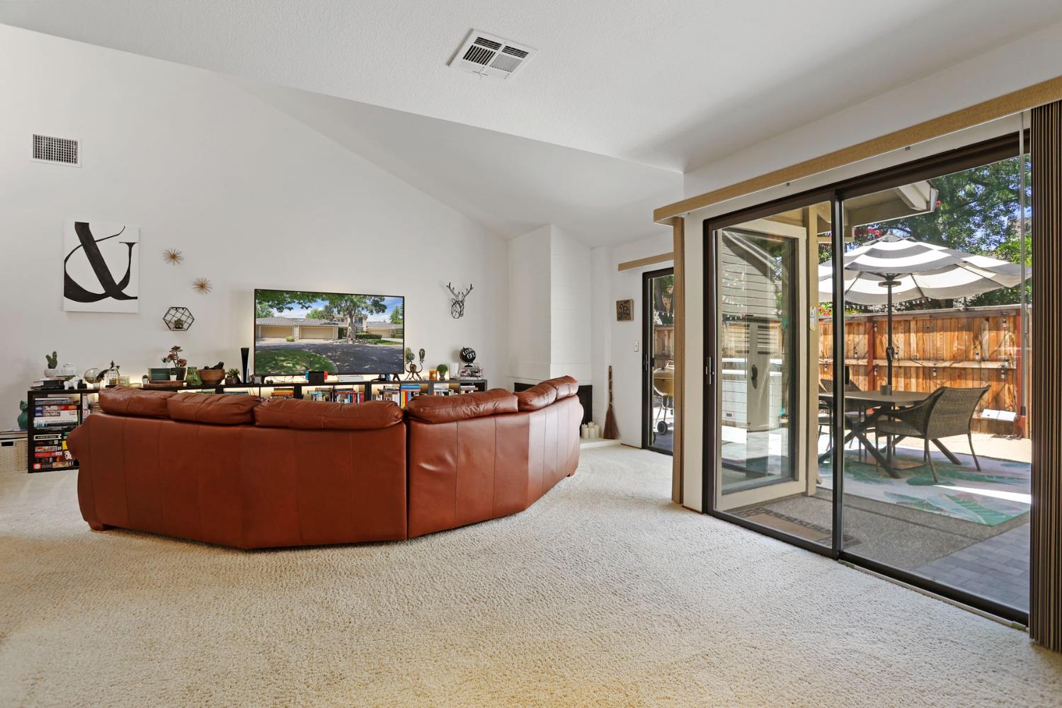 Detail Gallery Image 7 of 42 For 9105 Westcliff Ln, Fair Oaks,  CA 95628 - 3 Beds | 2/1 Baths