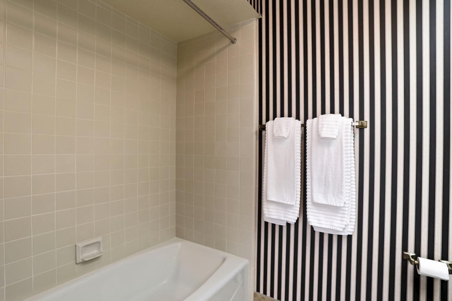 Detail Gallery Image 28 of 42 For 9105 Westcliff Ln, Fair Oaks,  CA 95628 - 3 Beds | 2/1 Baths