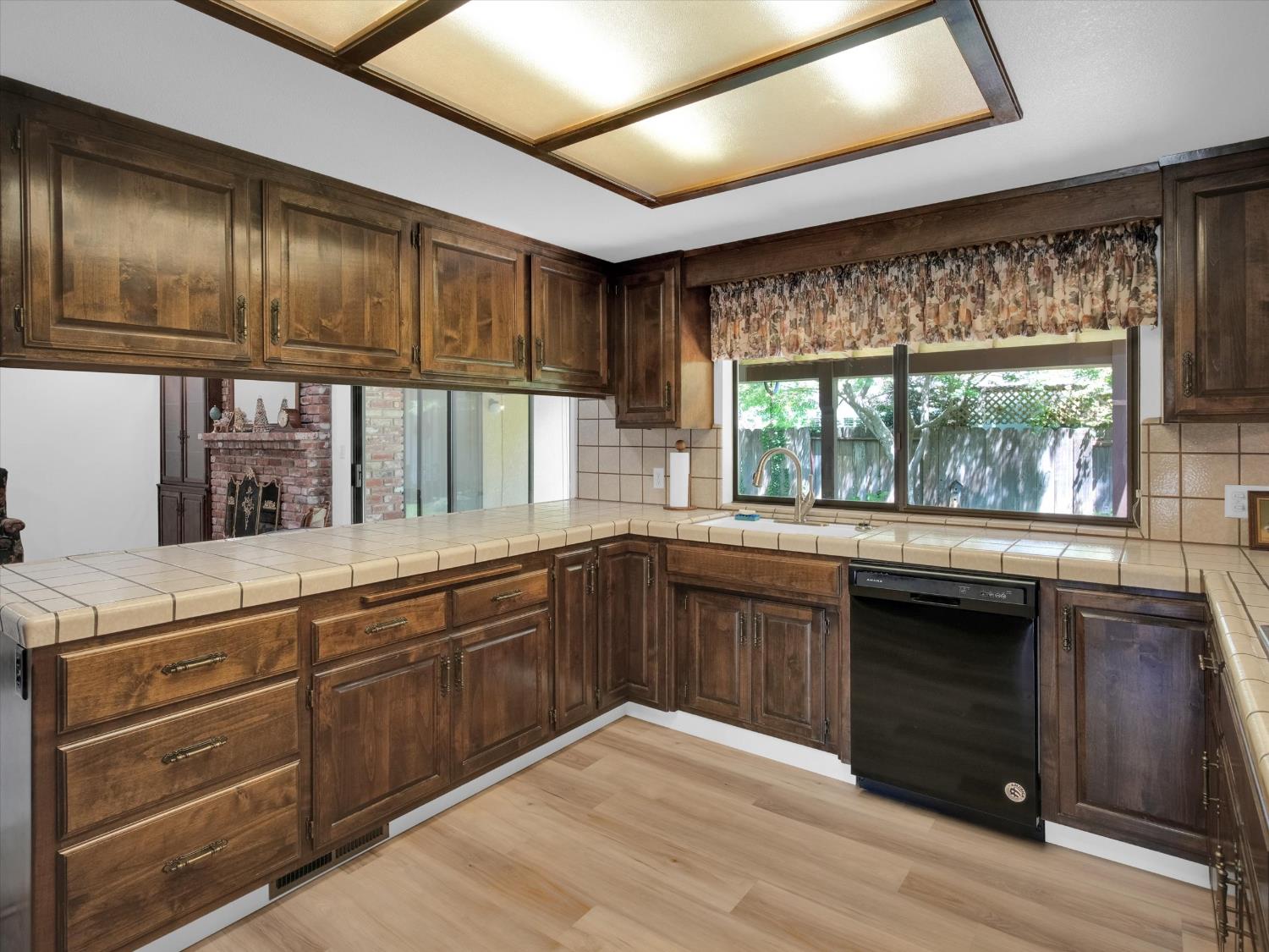 Detail Gallery Image 15 of 47 For 1805 Cardigan Way, Modesto,  CA 95355 - 4 Beds | 3 Baths