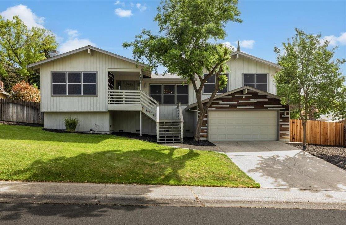 Detail Gallery Image 1 of 40 For 7821 Palmyra Dr, Fair Oaks,  CA 95628 - 3 Beds | 2 Baths