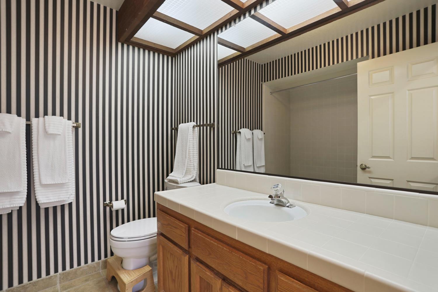 Detail Gallery Image 27 of 42 For 9105 Westcliff Ln, Fair Oaks,  CA 95628 - 3 Beds | 2/1 Baths