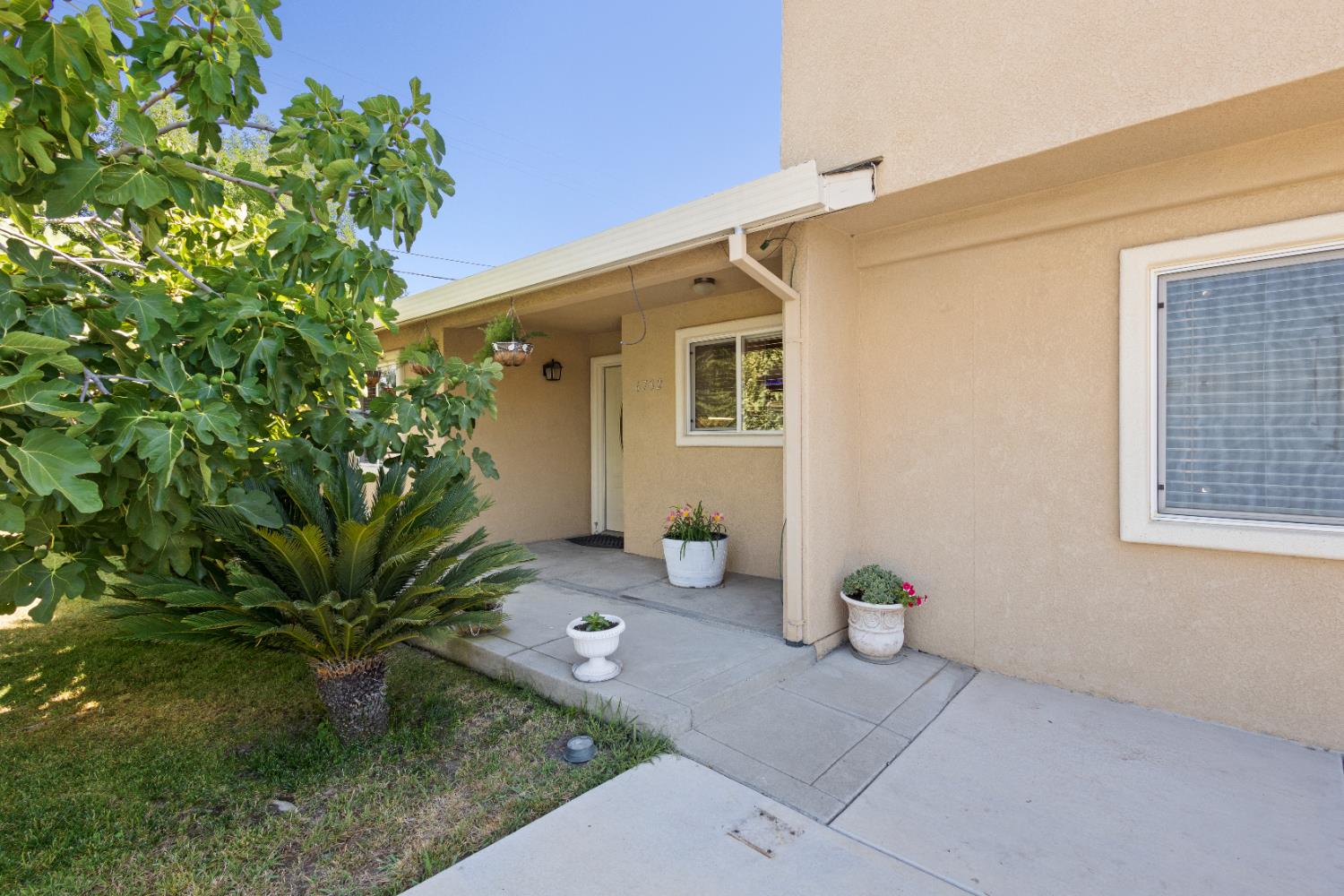 Detail Gallery Image 6 of 64 For 6732 Bismarck Dr, North Highlands,  CA 95660 - 5 Beds | 2/1 Baths