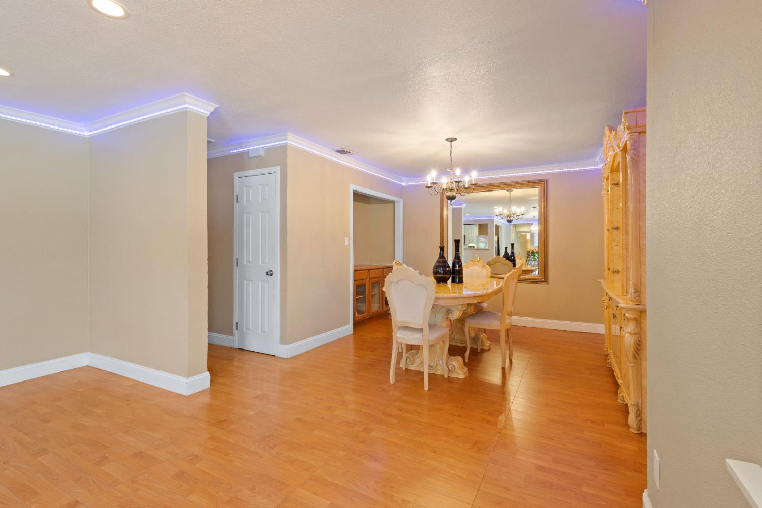 Detail Gallery Image 16 of 64 For 6732 Bismarck Dr, North Highlands,  CA 95660 - 5 Beds | 2/1 Baths