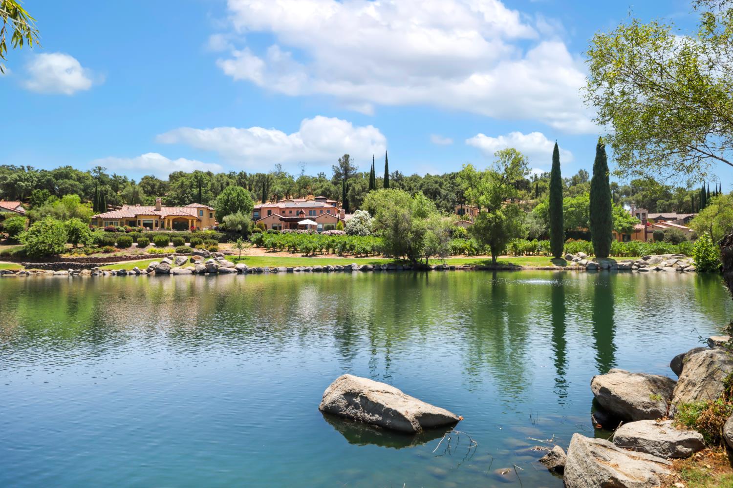 Detail Gallery Image 7 of 59 For 9661 Clos Du Lac Cir, Loomis,  CA 95650 - 4 Beds | 4/1 Baths