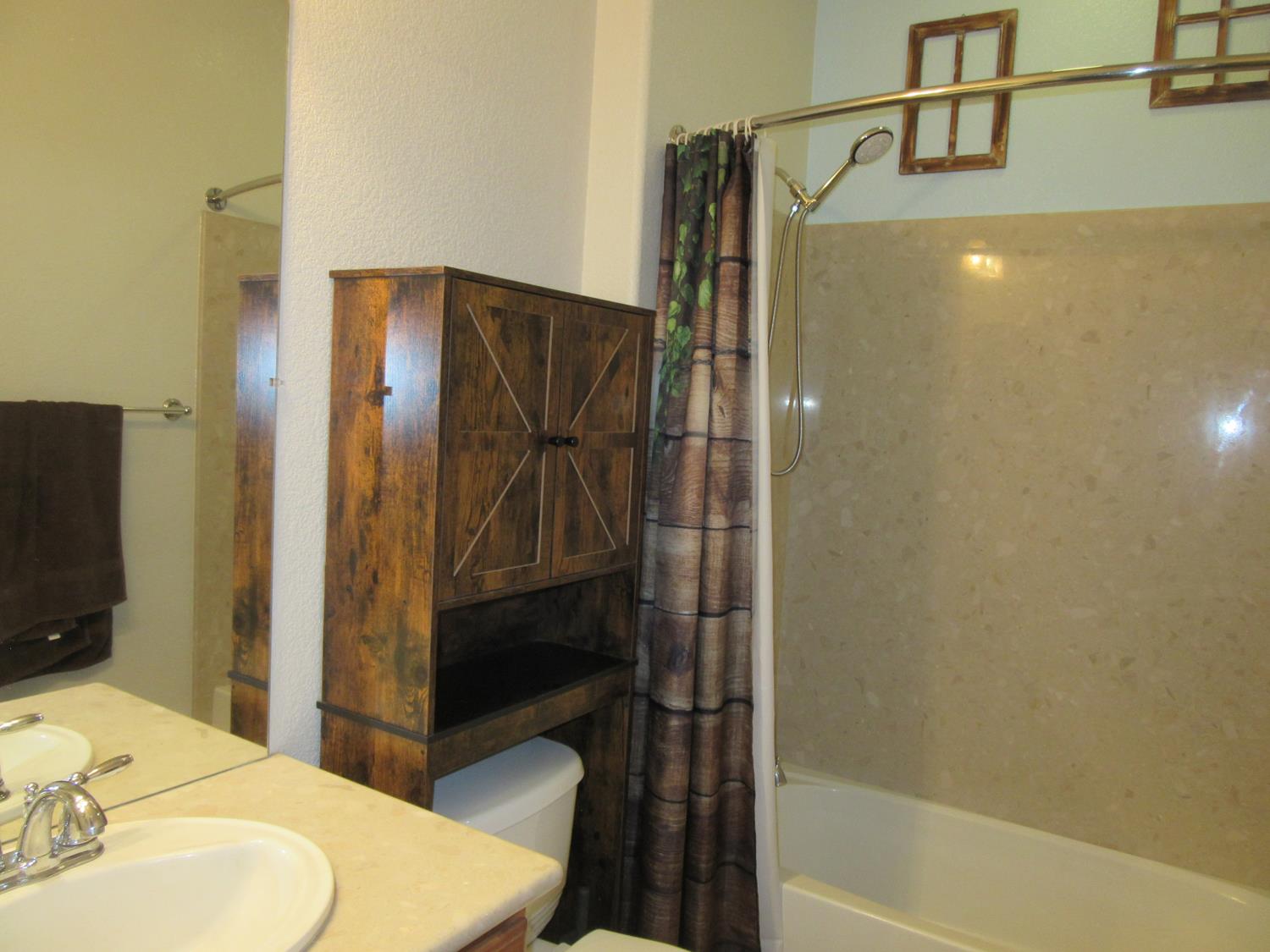 Detail Gallery Image 13 of 21 For 1739 Glenoaks St, Manteca,  CA 95336 - 2 Beds | 2 Baths