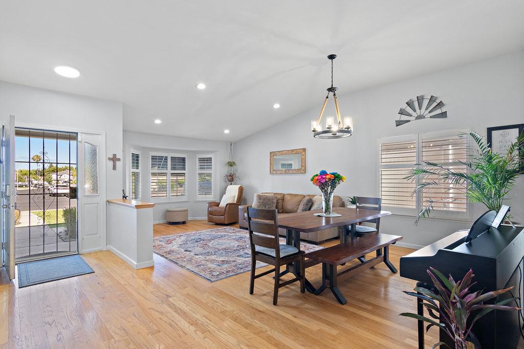 Detail Gallery Image 4 of 38 For 65 Reed Rd, Oakdale,  CA 95361 - 4 Beds | 2 Baths