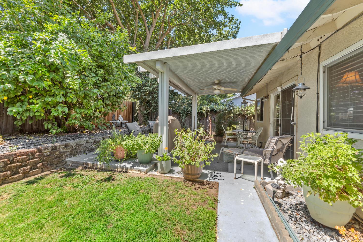 Detail Gallery Image 32 of 39 For 8852 Salmon Falls Dr, Sacramento,  CA 95826 - 3 Beds | 2 Baths