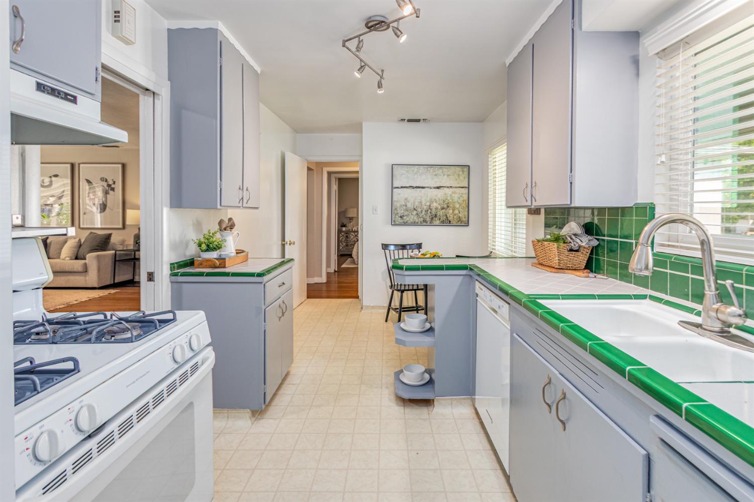 Detail Gallery Image 31 of 36 For 3232 Strevel Way, Sacramento,  CA 95825 - 3 Beds | 1/1 Baths