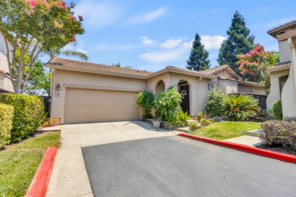 Detail Gallery Image 1 of 62 For 107 Dragonfly Cir, Sacramento,  CA 95834 - 3 Beds | 2 Baths